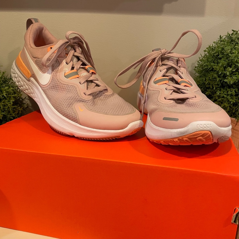 Nike Rose Champagne (blush and melon) Miler React Running Shoes 9.5